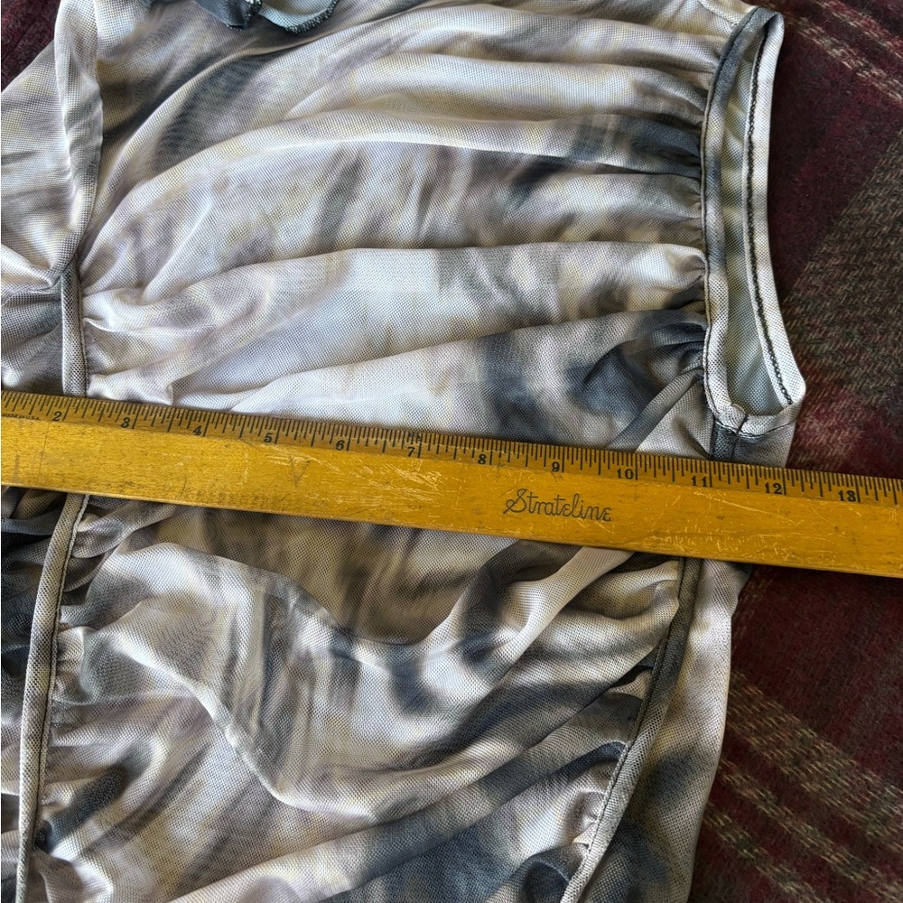 Elegant Marble Long Sleeve & No Sleeve Top - Picture 3 of 6